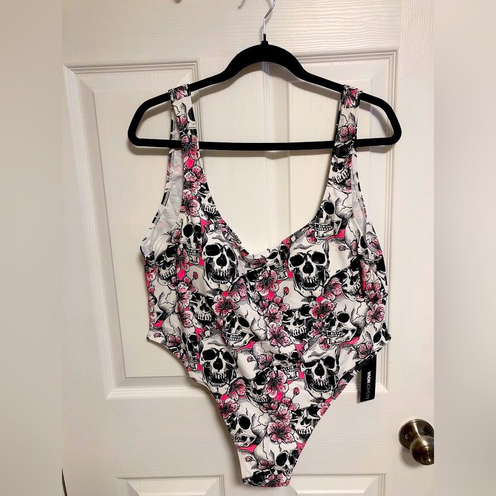 Skulls & roses one-piece bathing suit XXL 2x Fashion Nova